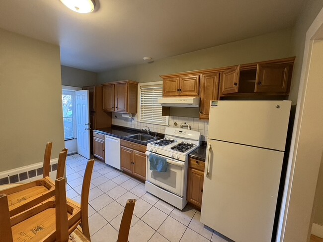 24 Washington Ave in Waltham, MA - Foto de edificio - Building Photo