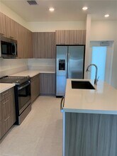 8201 NW 41st St in Doral, FL - Building Photo - Building Photo