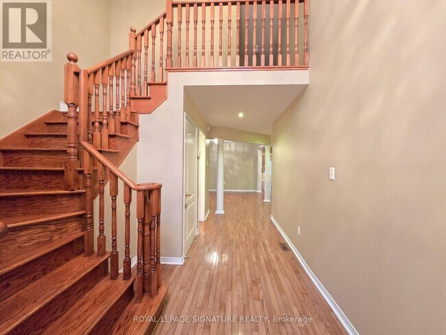 181 Brisdale Dr in Brampton, ON - Building Photo - Building Photo