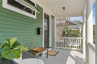 12 Bliss Rd in Newport, RI - Foto de edificio - Building Photo