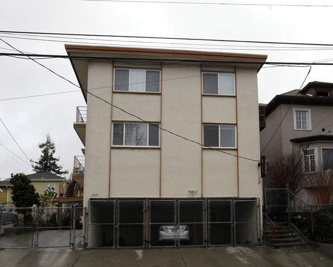 2039 8th Ave in Oakland, CA - Foto de edificio - Building Photo