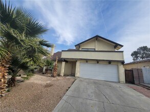 4760 Woodridge Rd in Las Vegas, NV - Building Photo - Building Photo