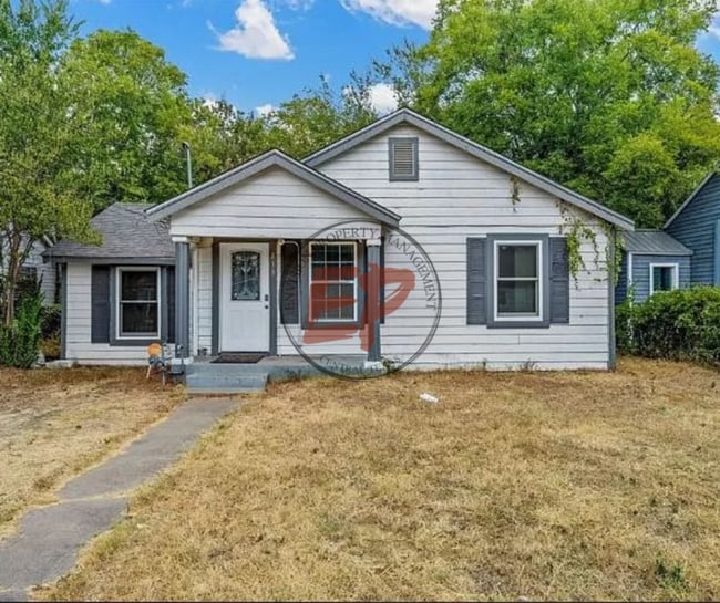 property at 213 N Oak Dr