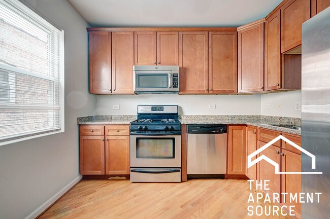 2509 N Leclaire Ave-Unit -2NN in Chicago, IL - Foto de edificio - Building Photo