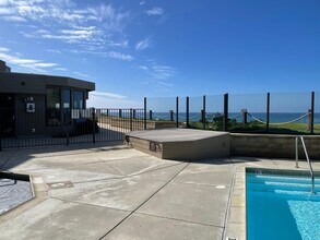 245 S Helix Ave, Unit 1 in Solana Beach, CA - Building Photo - Building Photo