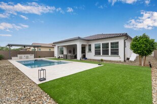 11807 W Pkwy Ln in Avondale, AZ - Building Photo