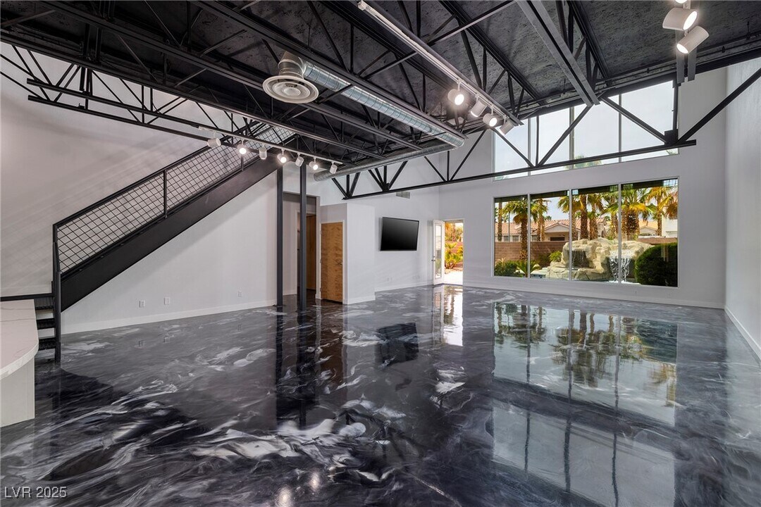 5651 Deer Creek Falls Ct in Las Vegas, NV - Building Photo
