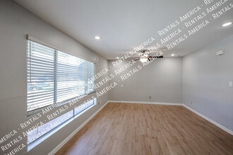 1052 S San Jose in Mesa, AZ - Foto de edificio - Building Photo