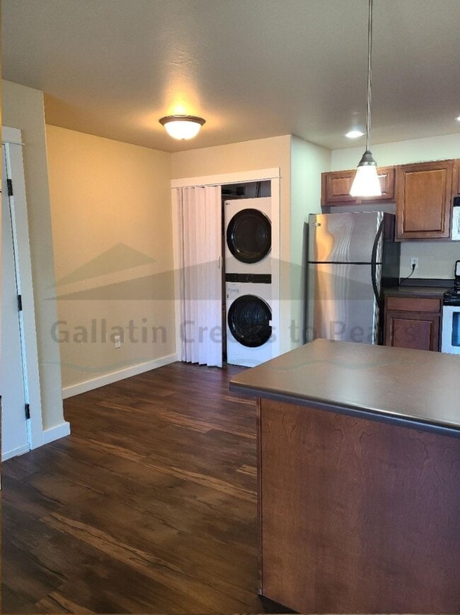 property at 4 Baxter Ln