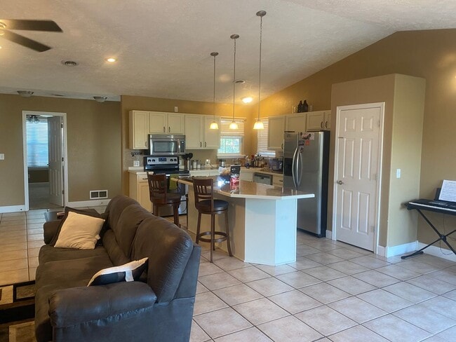 108 Brookstone Cir in Manhattan, KS - Building Photo - Building Photo