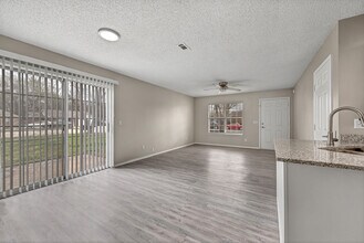 4660 W Dover St in Fayetteville, AR - Foto de edificio - Building Photo