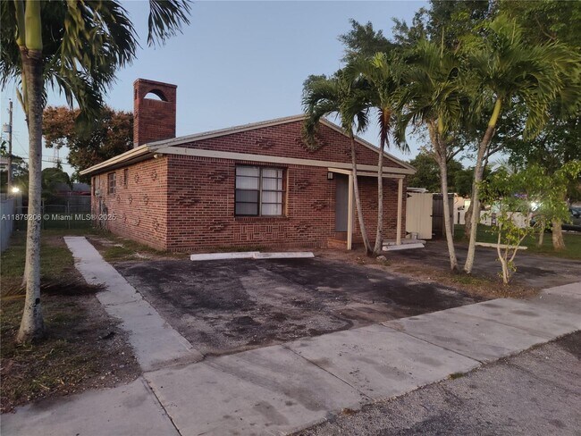 6137 Pierce St in Hollywood, FL - Building Photo - Building Photo