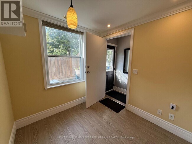 1055 Craven Rd in Toronto, ON - Building Photo - Building Photo