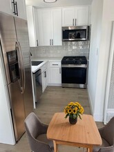 18216 Kingsdale Ave, Unit 12 in Redondo Beach, CA - Building Photo - Building Photo