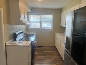 1413 N Pine St in Florence, AL - Foto de edificio - Building Photo