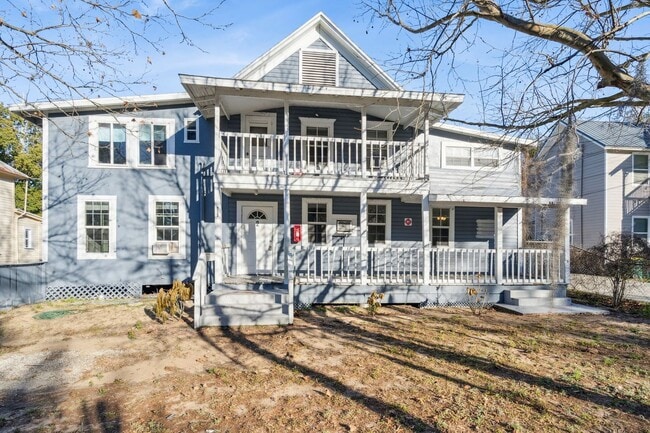 property at 113 S Grove St