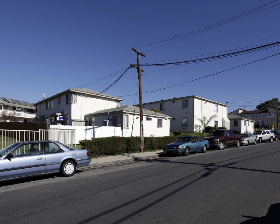 6724-6736 Tait St in San Diego, CA - Foto de edificio