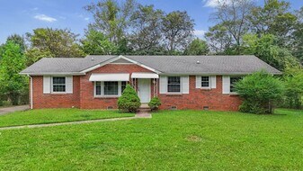 1347 Gibson Dr in Clarksville, TN - Building Photo