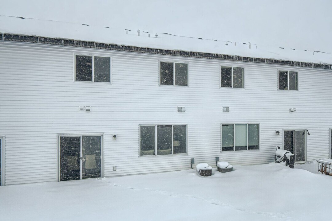 2110 Cleveland Ln S in Cambridge, MN - Building Photo