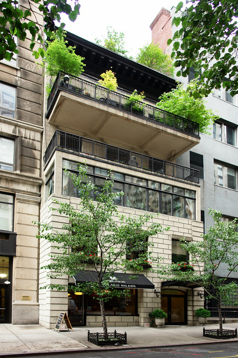 10 E 22nd St in New York, NY - Building Photo