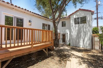 11491 Sunshine Ter in Studio City, CA - Building Photo - Building Photo