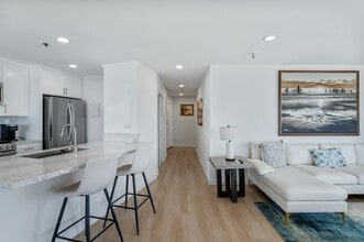 565 Esplanade in Redondo Beach, CA - Foto de edificio - Building Photo