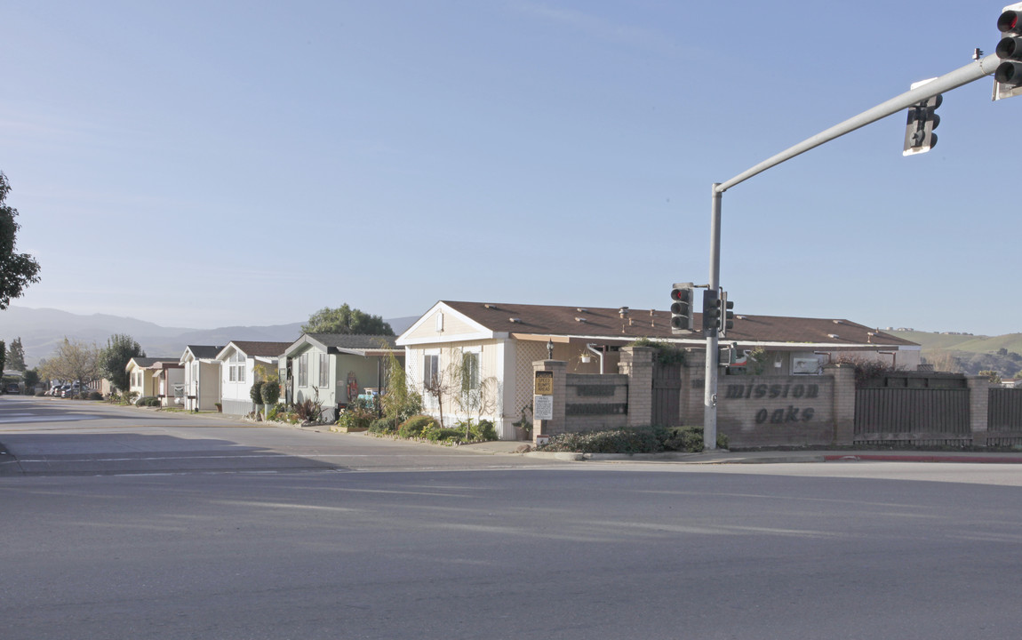 Mission Oaks Mobile Home Park in Hollister, CA - Building Photo