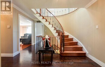 1034 Fredonia Dr in Mississauga, ON - Building Photo - Building Photo