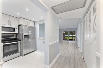 9370 SW 8th St, Unit 116 in Boca Raton, FL - Building Photo - Building Photo