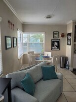 483 E Shore Dr, Unit SI FL1-ID1507031P in Clearwater, FL - Building Photo