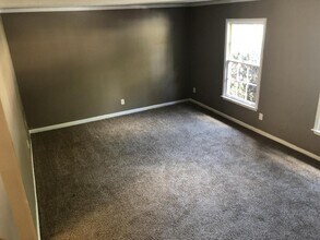 5140 Highpoint Rd in Union City, GA - Building Photo - Building Photo