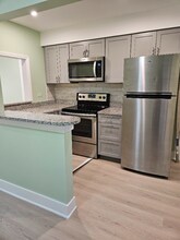 217 Washington Square in Elk Grove Village, IL - Building Photo - Building Photo