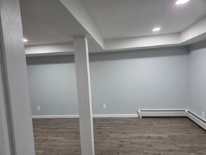 14 Sugar St, Unit Lower level in Newtown, CT - Building Photo - Building Photo