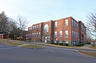 Village Point Apartments in New Hartford, NY - Building Photo - Building Photo
