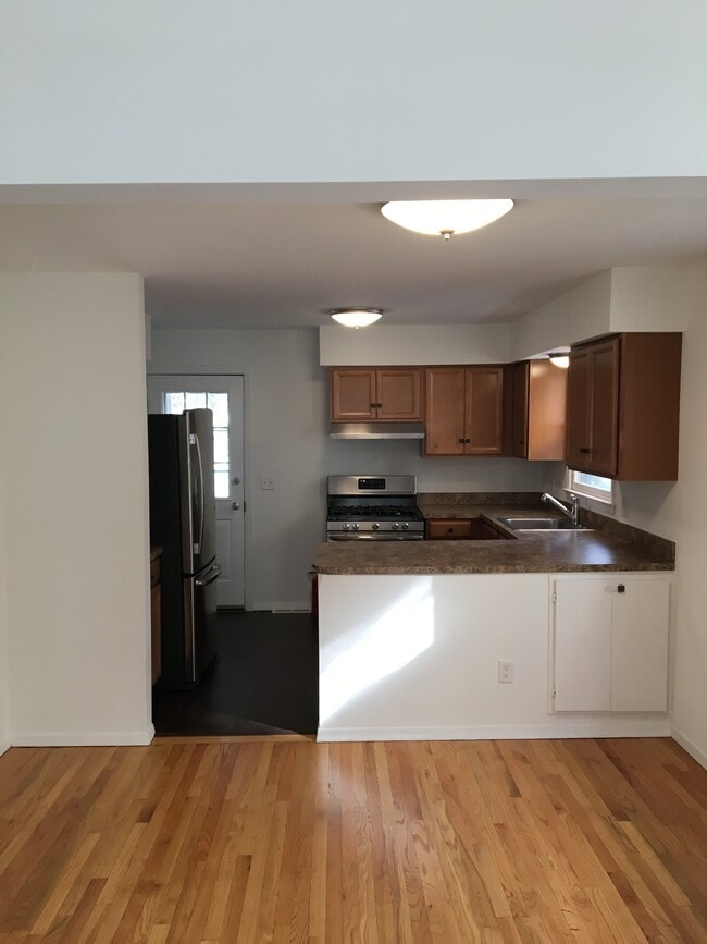 29 Merritt Ave, Unit 1st Floor in Woodbridge, CT - Building Photo - Building Photo