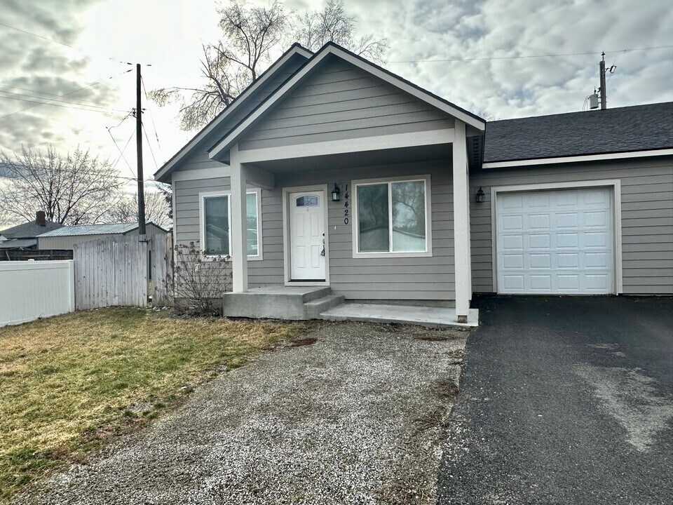14418-14420 E Heroy Ln in Spokane Valley, WA - Building Photo