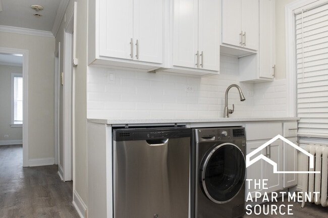 733 Elm St, Unit 302 in Winnetka, IL - Building Photo - Building Photo