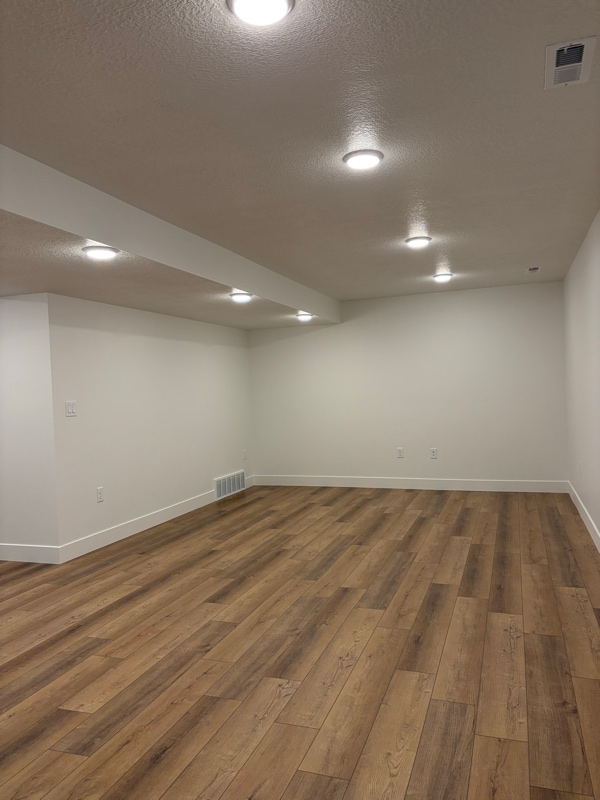 184 N Rick Way in Clearfield, UT - Foto de edificio - Building Photo