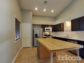 9320 Mountain Cliffs Ave in Las Vegas, NV - Foto de edificio - Building Photo