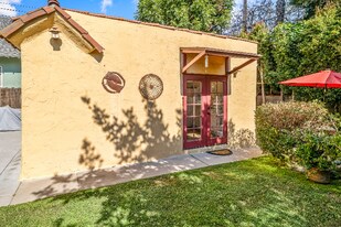 10778 Valley Spring Ln in Los Angeles, CA - Building Photo