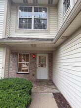 1886 Grove Ave in Schaumburg, IL - Foto de edificio - Building Photo