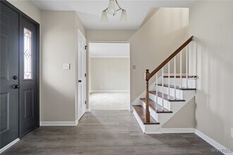 8221 Clarence Ln N in East Amherst, NY - Building Photo - Building Photo