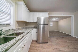 16 Bromack Dr SE in Atlanta, GA - Foto de edificio - Building Photo