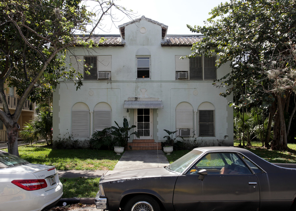 222 Phoenetia Ave in Coral Gables, FL - Foto de edificio