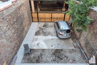 3547 N Sheffield Ave, Unit 2 in Chicago, IL - Foto de edificio - Building Photo