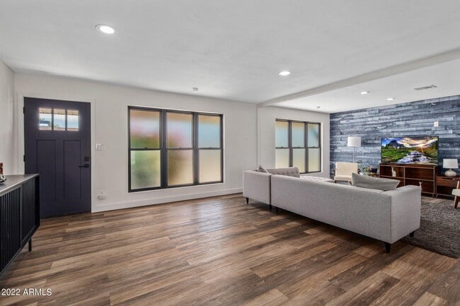 8328 E Palm Ln in Scottsdale, AZ - Building Photo - Building Photo