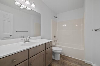 156 Grove Ave in Groton, CT - Building Photo - Building Photo