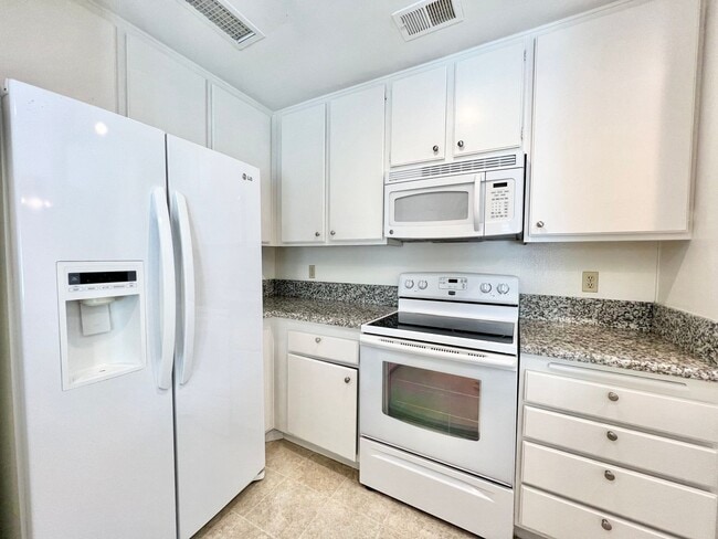10642 Caminito Derecho in San Diego, CA - Building Photo - Building Photo