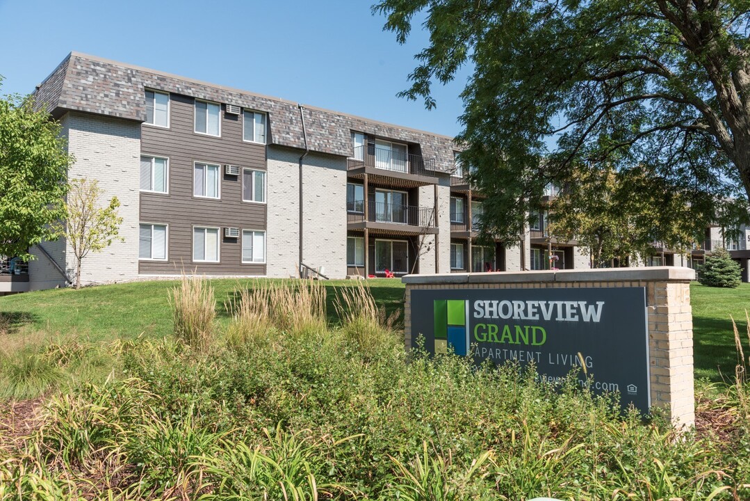 Shoreview Grand in Shoreview, MN - Building Photo