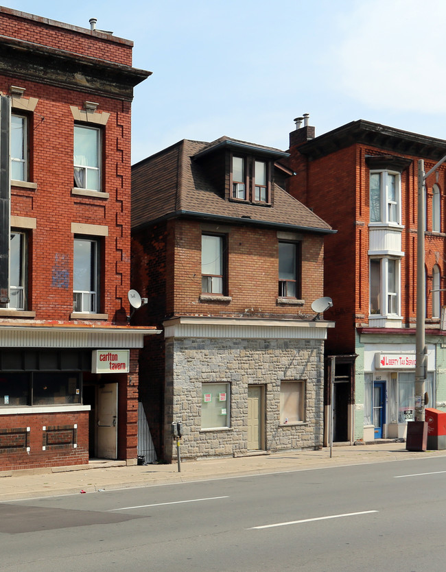 657 King St E in Hamilton, ON - Building Photo - Primary Photo